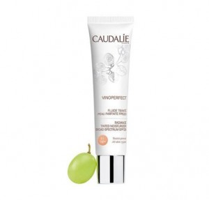 Vinoperfect Fluido con Color Piel Perfecta 01 Light FPS20, 40 ml. - Caudalie