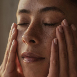 Sensai Silky Bronze Protector Solar Refrescante Spray Spf50+ 150 Ml