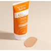 Fluido SPF 50+ Con Color, 50 ml. - Avene