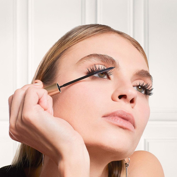 False Lash Telescopic Gold Máscara De Pestañas Black 8 Ml