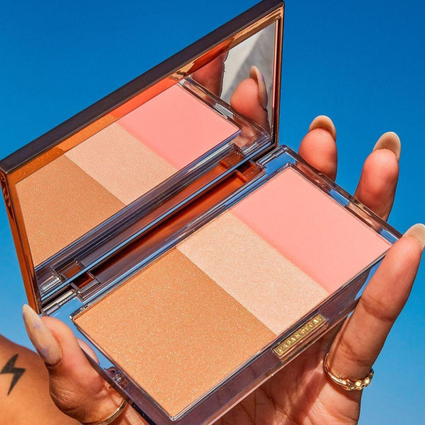 Stay Naked Threesome Bronzer, Highlighter, Blush Fly