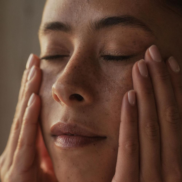 Sensai Silky Bronze Protector Solar Refrescante Spray Spf50+ 150 Ml