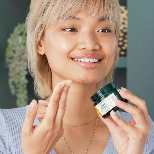 Vitamic C Glow Boosting Moisturiser 50 Ml 2