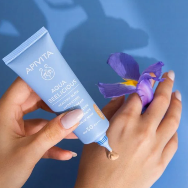 Aqua Beelicious Crema Fluida Iluminadora Hidratante SPF30 Color, 40 ml. - Apivita