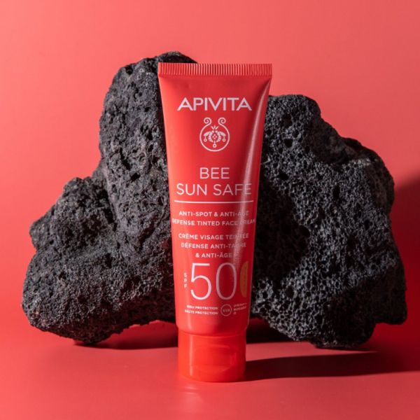 Bee Sun Safe Crema Antiedad & Antimanchas SPF50 con Color, 50 ml. - Apivita