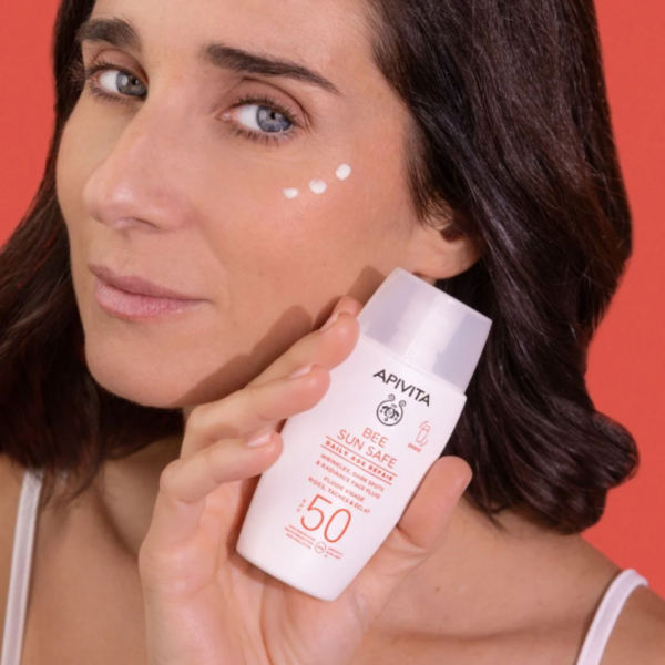 Bee Sun Safe Crema Reparación Antiedad Diaria SPF50, 50 ml. - Apivita