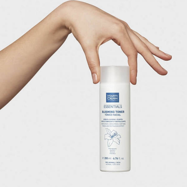 Essentials Blooming Tónico Normal Seca, 200 ml. - Martiderm