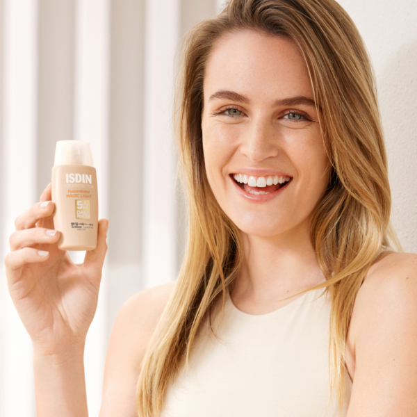 Fotoprotector Fusion Water MAGIC Color Light SPF 50, 50 ml. - Isdin