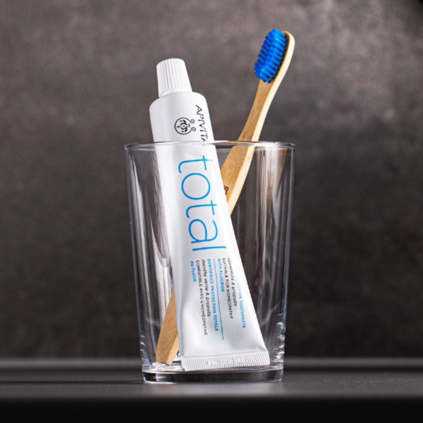 Oral Care Dentífrico Protección Total con Menta Verde y Propóleo, 75 ml. - Apivita