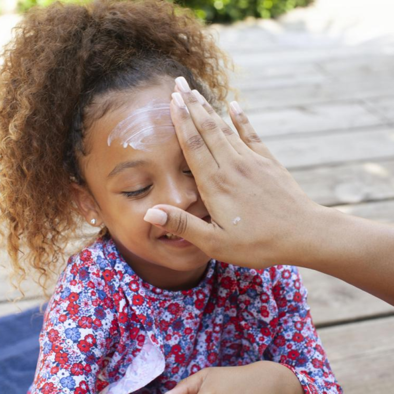 Pack Spray Solar alta Protección SPF50, 200 ml.  + Leche Solar Facial muy alta Protección SPF50+, 40 ml. - Mustela 
