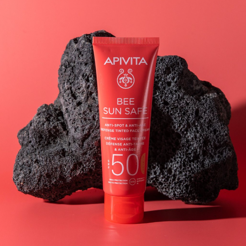 Bee Sun Safe Crema Antiedad & Antimanchas SPF50 con Color, 50 ml. - Apivita