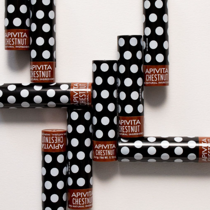 Lip Care Bálsamo Labial con Color con Castaña, 4,4 g. - Apivita